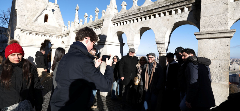 És akkor dunai kilátás ezerötér' érdekel, Bástya?