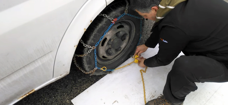 Fogtunk egy hóláncot, megpróbáltuk felszerelni – videó