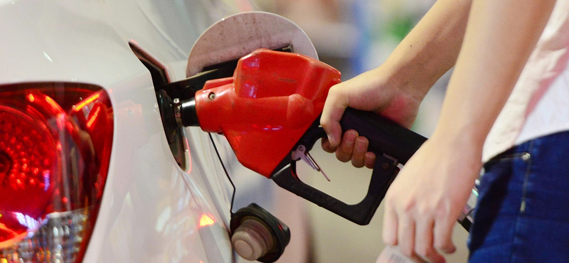 Ma záródik kicsit az olló a benzin és a dízel ára között