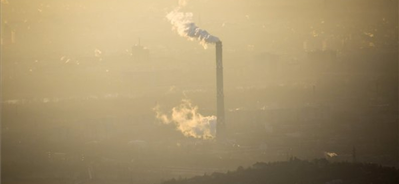 Vigyázzon a magukat főtávos szerelőknek kiadó csalókkal!