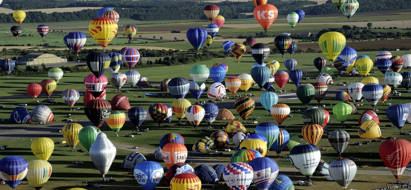 Fotó: új hőlégballonos világrekordokat állítottak fel Franciaországban