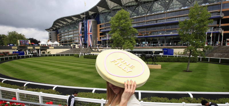 Extrém kalap kollekció az Ascot Derby-n