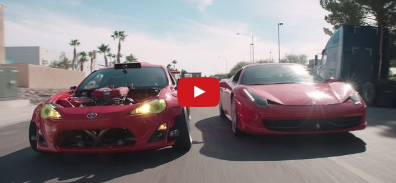 Mint egy rakéta: így megy az aszfalton a Toyotába oltott Ferrari-motor – videó