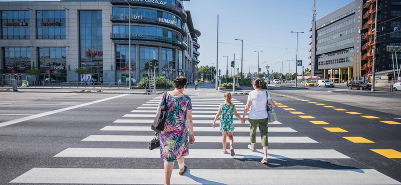 Átadták az új zebrát az Örs vezér terén