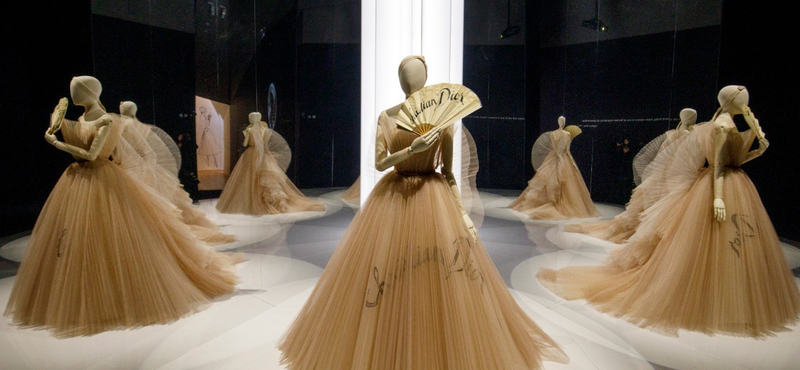 Elérhetővé vált a Dior grandiózus divatkiállítása