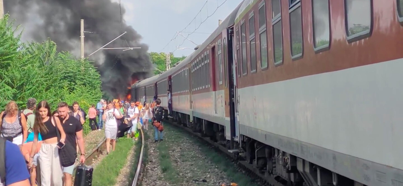 Busszal ütközött Szlovákiában egy Prágából Budapestre tartó gyorsvonat, többen meghaltak