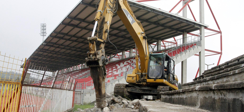 Már ütik szét a Diósgyőr stadionját - fotó