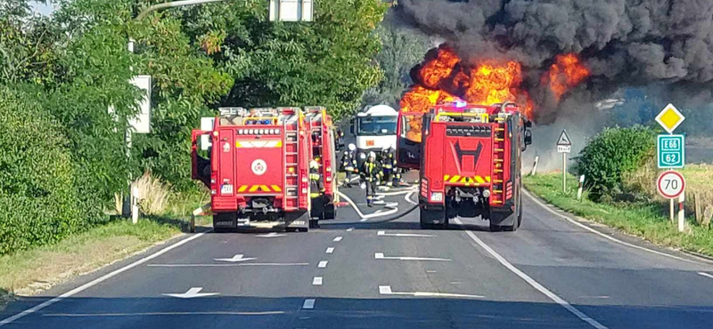 Kigyulladt és nagy lángokkal ég egy tartálykocsi Székesfehérvárnál + videó