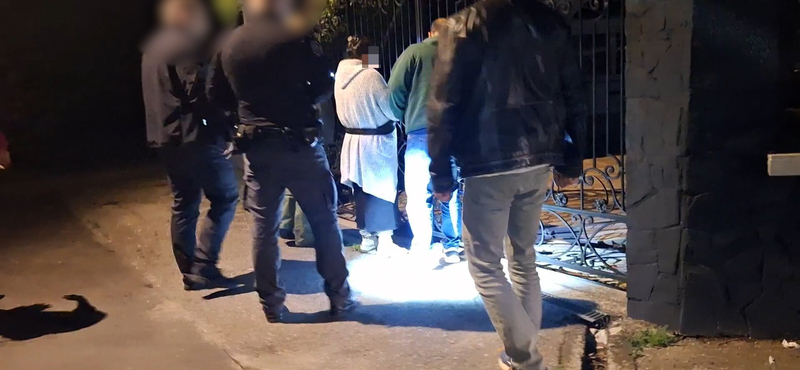 Fogva tartottak egy 89 éves nőt, majd eladták az óbudai lakását, most a rendőröknek magyarázkodhatnak
