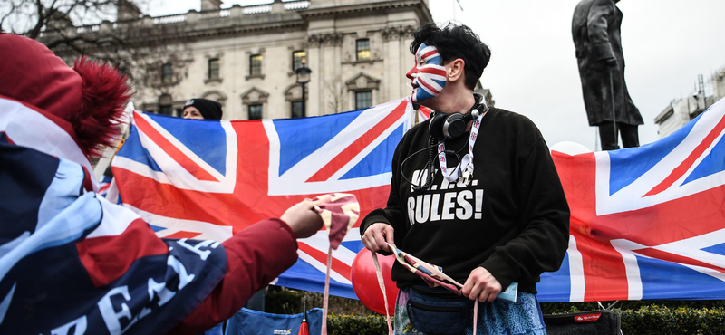 Továbbra is nagyon kell a briteknek az olcsó munkaerő