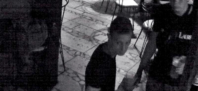 A rendőrség szerint ez a két alak lopott egy győri szórakozóhelyen