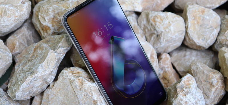 Erős androidos telefon, egy trükkös megoldással: teszten az Asus ZenFone 6