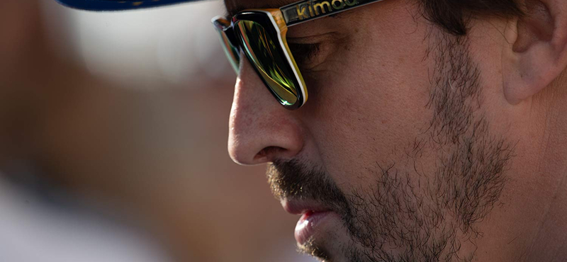 Fernando Alonso maszkokat és védőruhákat adományozott