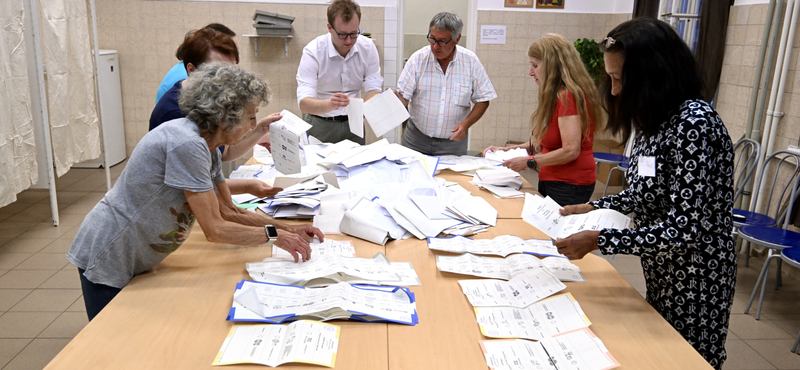 Szentkirályi visszalépése megtévesztés volt a nemzetközi megfigyelők szerint