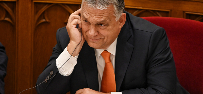 Prágában tüntettek Orbán ellen