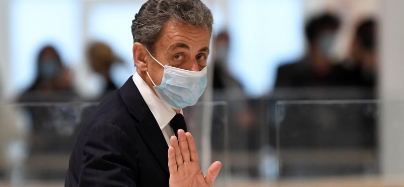 Máris felfüggesztették Nicolas Sarkozy korrupciós perét