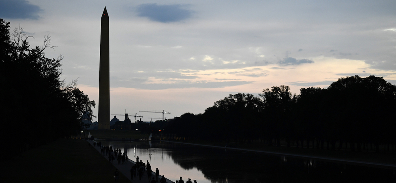 Elképesztő felvétel készült arról, ahogy a villám belecsap a Washington Emlékműbe