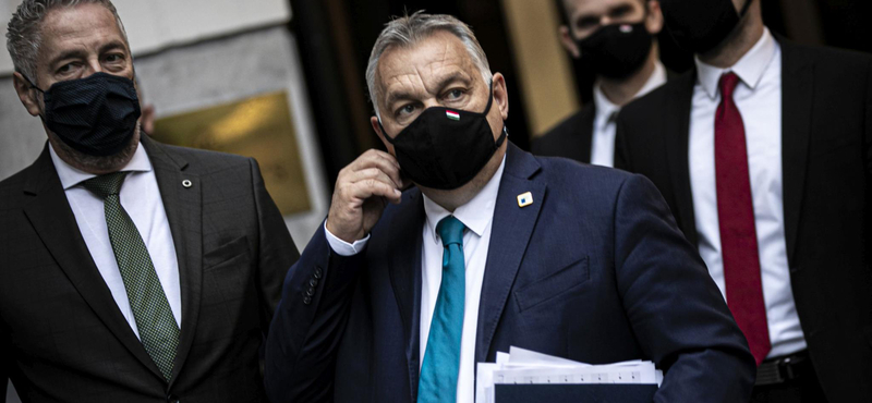 Orbán a gyengébb felfogásúaknak is üzent a Bush-szobor avatásán