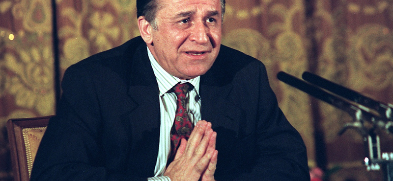 1989-es tevékenysége miatt emeltek vádat Iliescu volt román államfő ellen