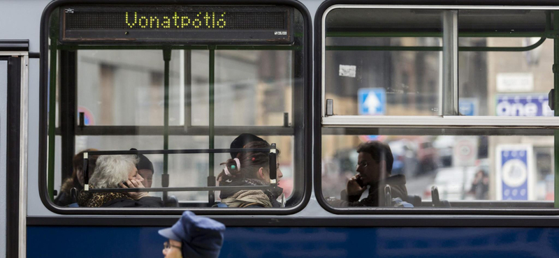 Koronavírus-pánik tört ki egy szegedi vonatpótló buszon