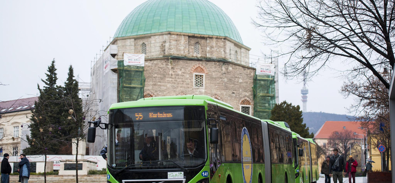 Gyanús buszcserék Pécsett