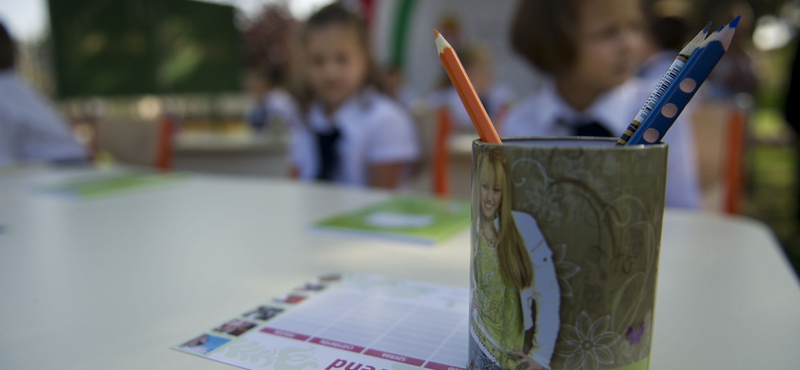 Írni és cipőt kötni sem tudnak a mai elsősök