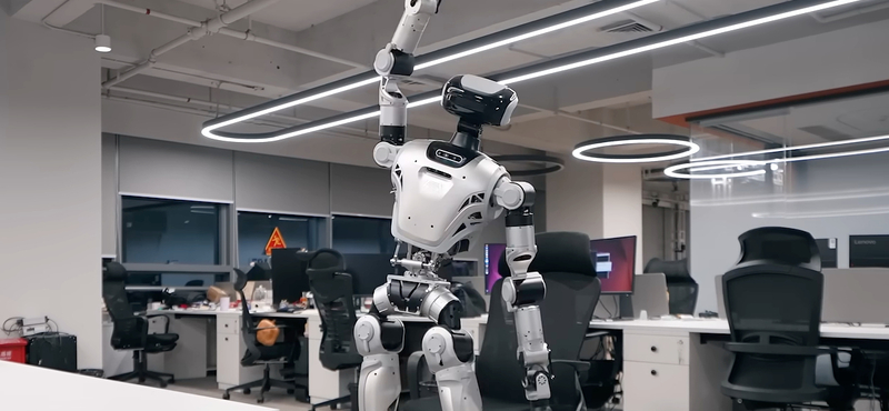 Ezt a kínai robotot is megviseli a sok irodában ülés – így feláll, és elvégez pár nyújtó gyakorlatot (videó)