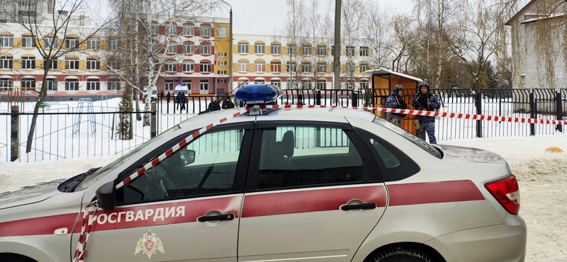 A biztonsági szolgálat vezetőjét és az elkövető apját is letartóztatták a brjanszki iskolai lövöldözés után