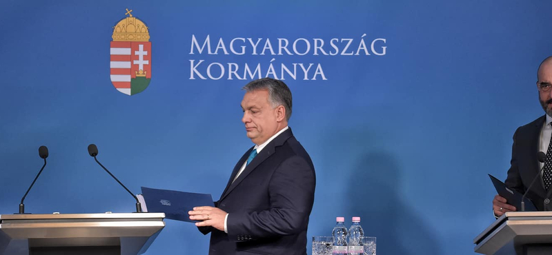 Orbán látja magában a világhódítót, de addig is hosszan sajnáltatja magát