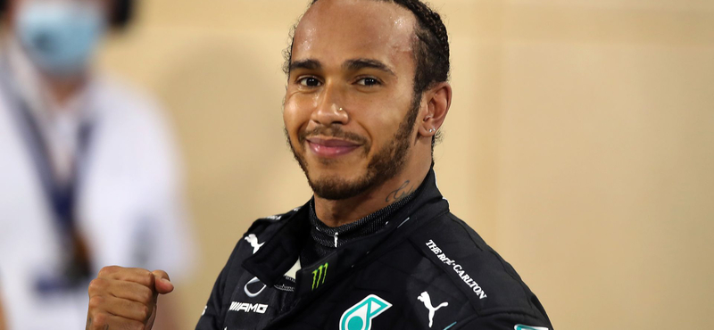 Hamilton teszjei negatívak lettek, indulhat a szezonzárón