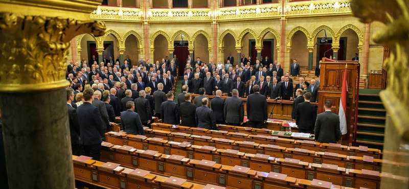 Újra átírták a reklámadó törvényét, hátha így már tetszik Brüsszelnek is