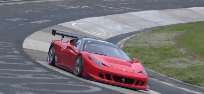 Videó: 220-nál szállt el egy Ferrari a Nürburgringen