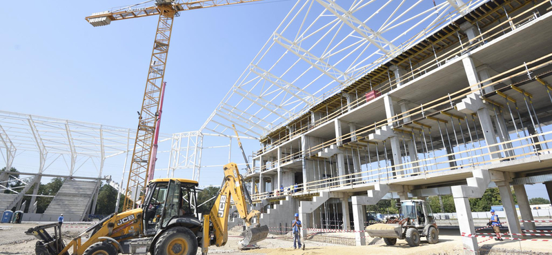 Módosítani kell a szerződést, 3 milliárddal drágul a szegedi stadion