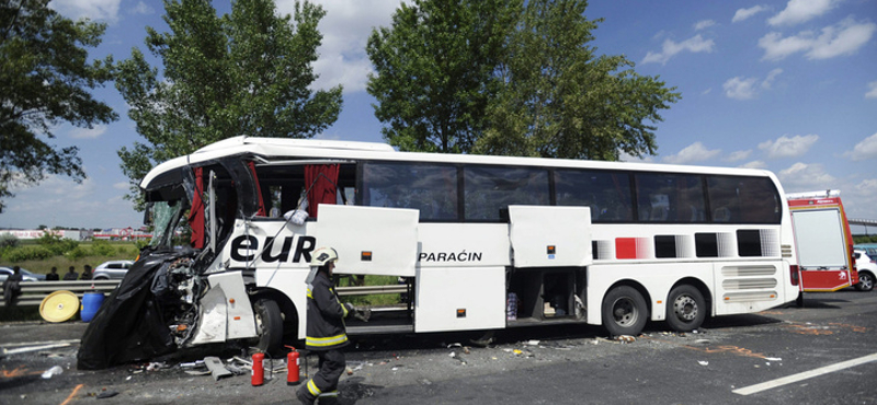 Itt vannak részletek az M0-son történt tegnapi  súlyos buszbalesetről