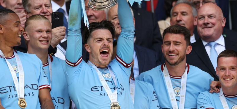 Jack Grealish már most ünnepel és vett egy Mancherster City-kék Lamborghini Urust