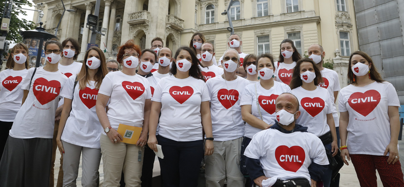 Civilek: ez a törvény csak arra volt jó, hogy összehozzon bennünket