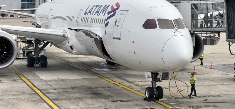 Banális hiba miatt sérült meg 50 utas a Boeingen, ami Sydneyből Aucklandbe tartott