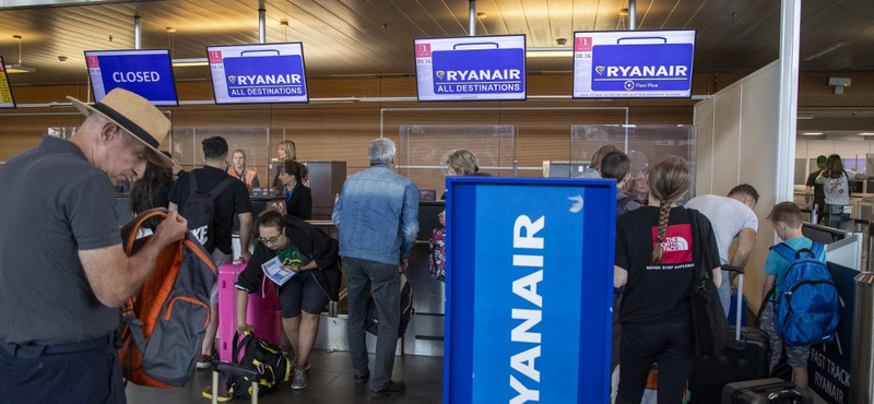 Olcsóbbak lettek a jegyek, durván be is zuhant a Ryanair nyeresége