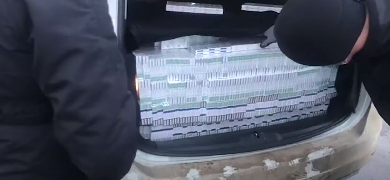 Az MSZP-s politikus nem tudja, ki tett cigarettát autójába, mielőtt átjött volna az ukrán határon