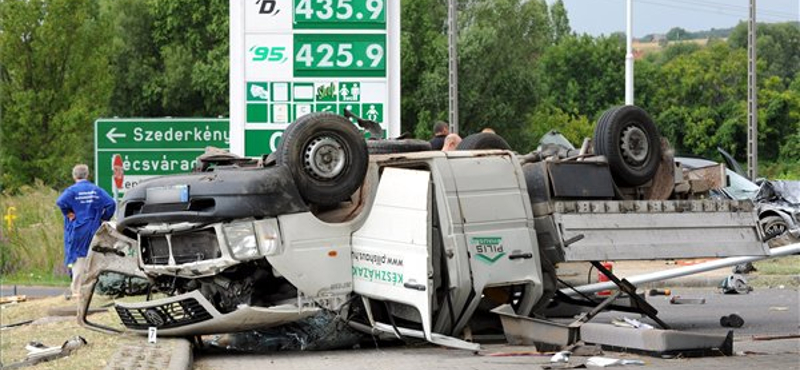 Halálos karambolok napja Baranyában – fotó