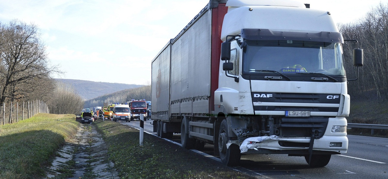 Vége a külföldiek trükközésének a fuvarozásban