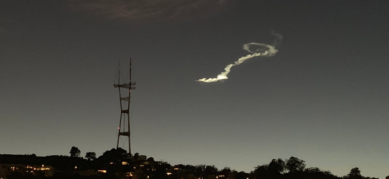 Különös, kérdőjel alakú felhő jelent meg Kalifornia fölött, a NASA is megszólalt miatta – fotó, videók