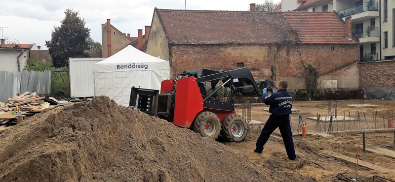 Munkagép emelőkarja sebesített meg halálosan egy munkást Debrecenben