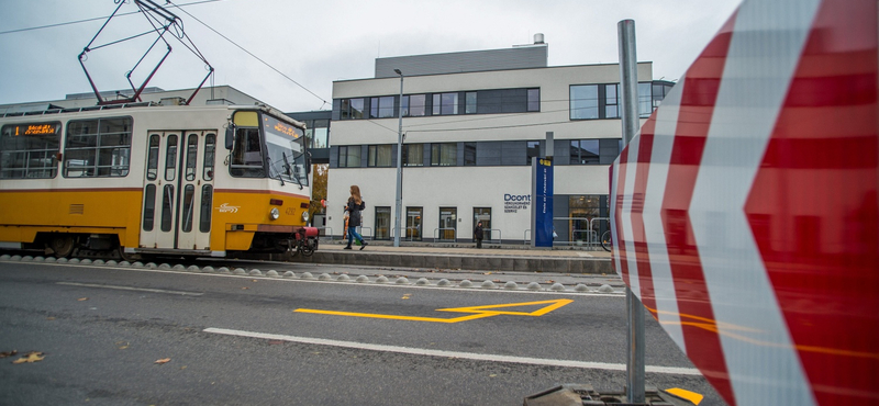 Halálra gázolt egy embert az 1-es villamos Budapesten