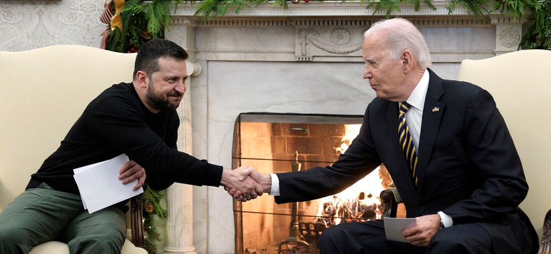 Biden újabb katonai támogatást küld Ukrajnának, de Zelenszkij nem lehet boldog
