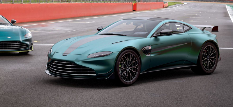 Nagyon bejött az Aston Martinnak, hogy F1-es biztonsági autót csináltak a Vantage-ból