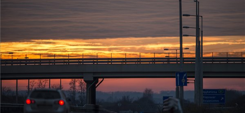 Gyönyörű felvétellel illusztrálta az MTI az útdíjmizériát – fotó