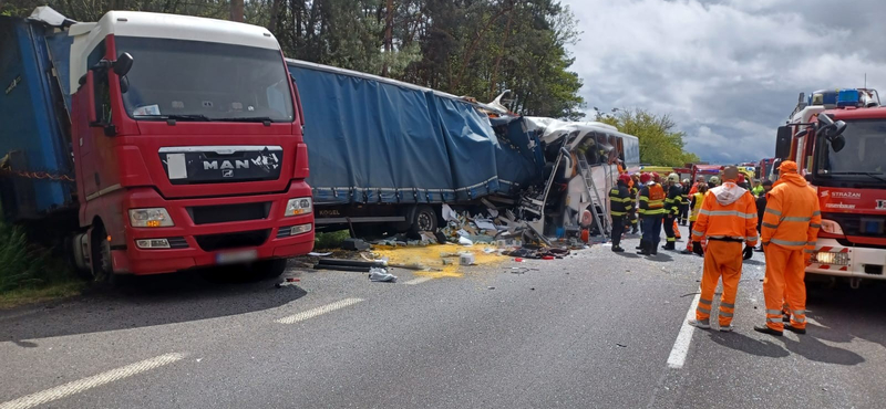 Szlovákiai buszbaleset: 18 utas már hazatért Magyarországra