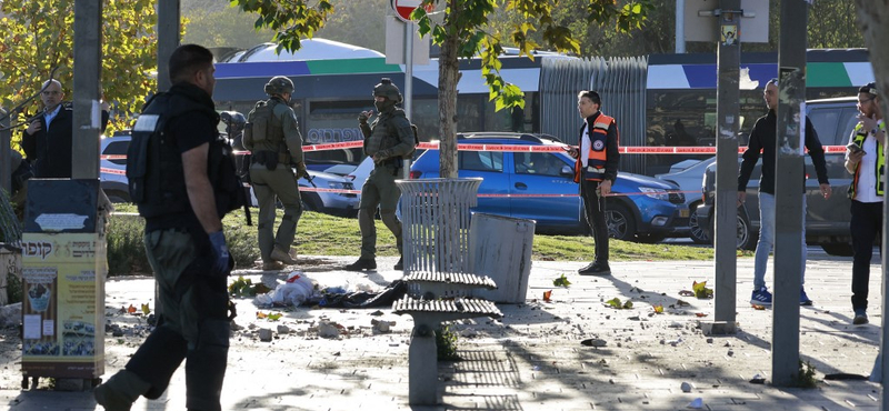 Két pokolgép robbant reggel Izraelben, egy ember meghalt