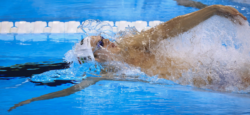 Kós Hubert olimpiai bajnok kétszáz háton